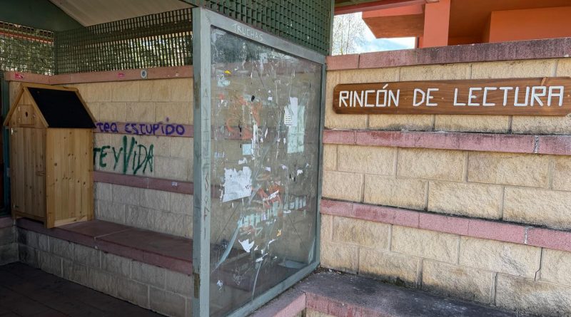 El ayuntamiento de Trueitas habilita un punto de lectura comunal anexo al ayuntamiento